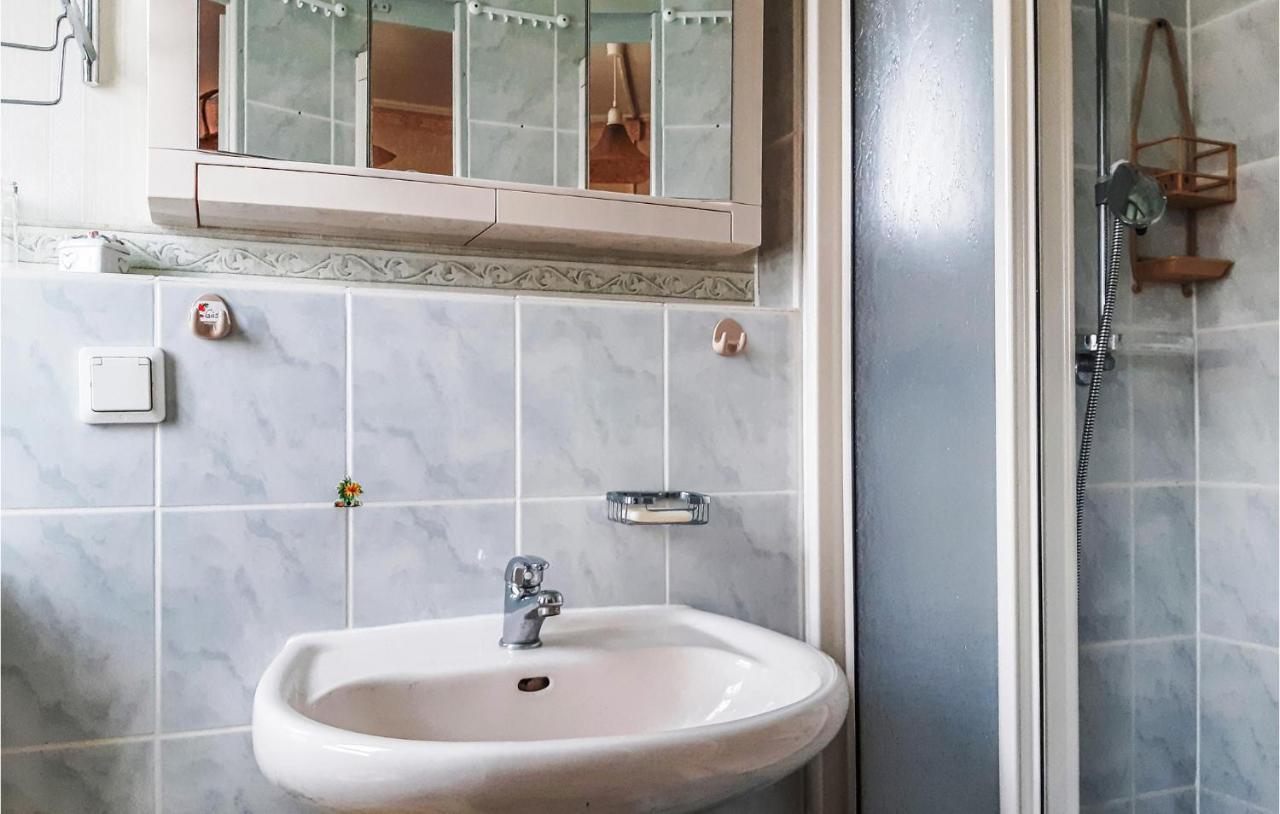 1 Bedroom Gorgeous Home In Loissin Екстериор снимка